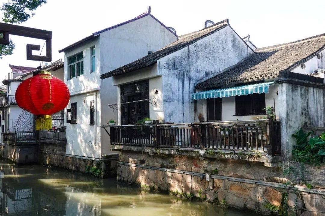 最新热门话题讨论平台,尽在生活不是你妈,它不会惯着你,哭了又怎么样,擦干眼泪站起来继续走下去。!